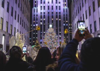 ▷ The Rockefeller Middle Christmas Tree 2025