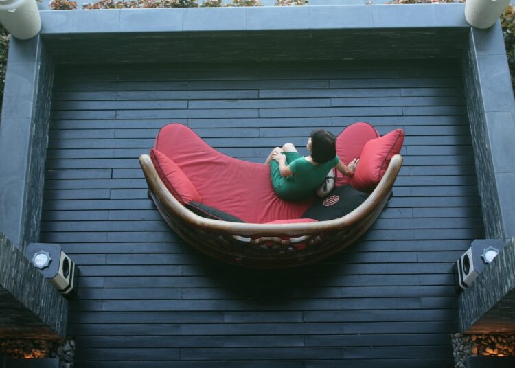 The Pleasure of Doing Nothing: Why Energetic Idleness Is the Secret to the Good French Vacation