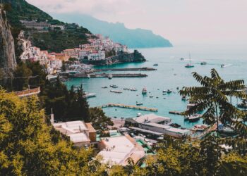 Escaping to the Amalfi Coast: My Favorite Elegant Necessities for Summer time Journey