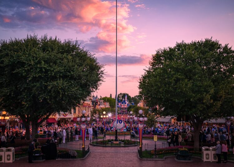 Free Lightning Lane for On-Web site Resort Visitors at Disneyland Resort & Early Entry Ending in 2026