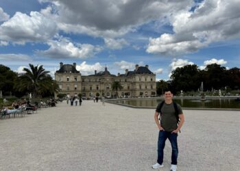 Taking a Historic Stroll By means of Paris with Context Journey
