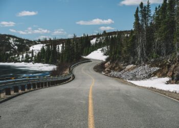 Unlock Trouble-Free Cellular Entry on Canadian Street Journeys With eSIM Tech