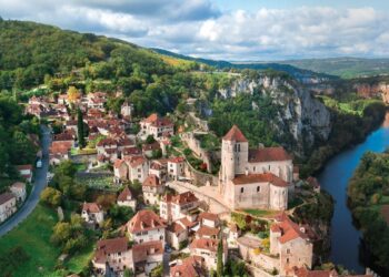 A Behind-the-Scenes Take a look at the Creation of Paris, Dordogne & Bordeaux
