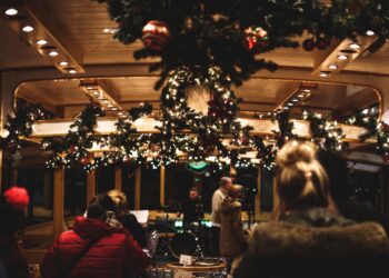 ▷ These are the BEST Christmas Cruises in New York 2025