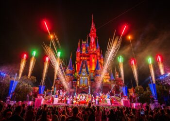 See Disney’s Christmas Parade, Stage Present & Fireworks for “Free” Throughout Peak Weeks at Magic Kingdom
