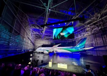 Alaska Airways debuts first-ever Boeing 787 Dreamliner plane